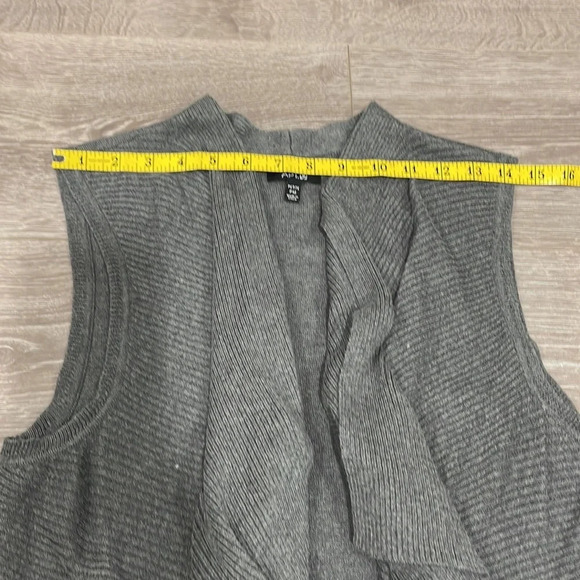 Apt. 9 sleeveless open front gray cardigan PM - Picture 9 of 12